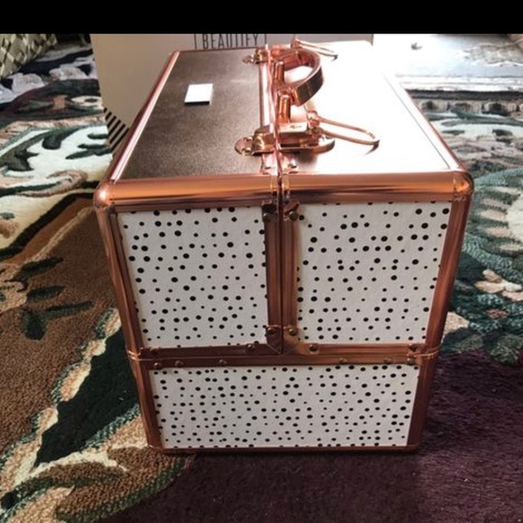 Beautify large rose gold spotted fabulous makeup - Picture 3 of 3